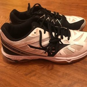 Mizuno Wave Hurricane 3 size 7 women’s